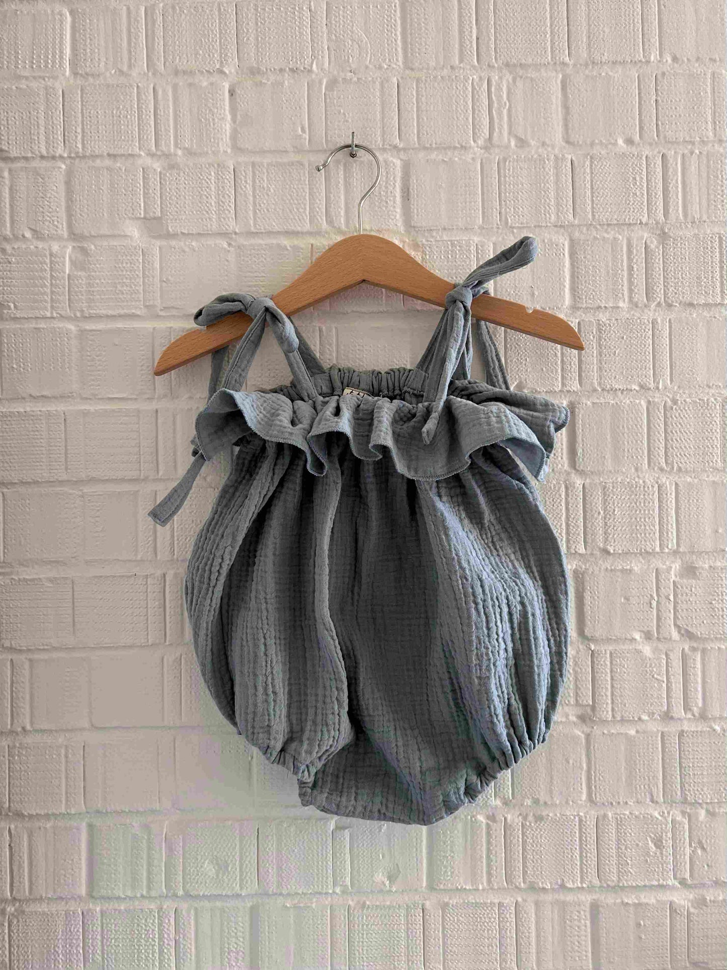 ROMPER BALLOON CON ROUCHES